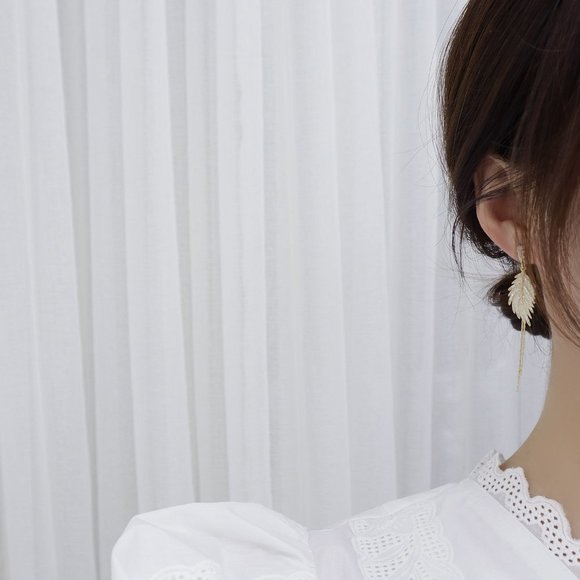 #NEW 14K Gold Plated Diamond Leaf Tassel Earrings - Picture 3 of 8